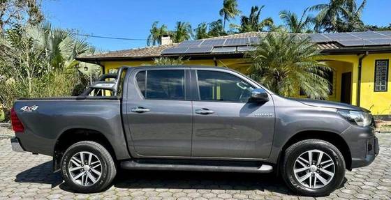 TOYOTA HILUX 2.8 SRV 4X4 CD 16V DIESEL 4P AUTOMÁTICO